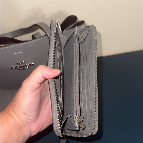 Coach Elegant Gray Tote and‎ Wallet Set - Picture 8 of 12